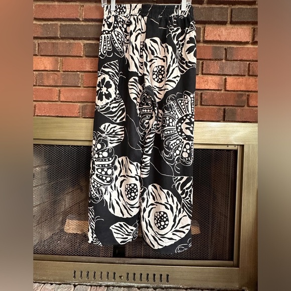 🛍️ Christian Siriano wide leg pants with pockets and elastic waist Size medium - Picture 3 of 10